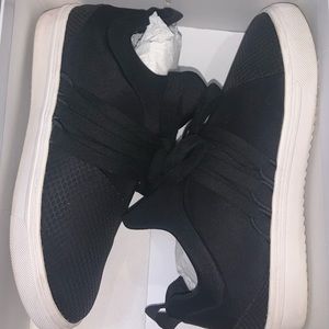 Steve Madden Lancer Sneaker
